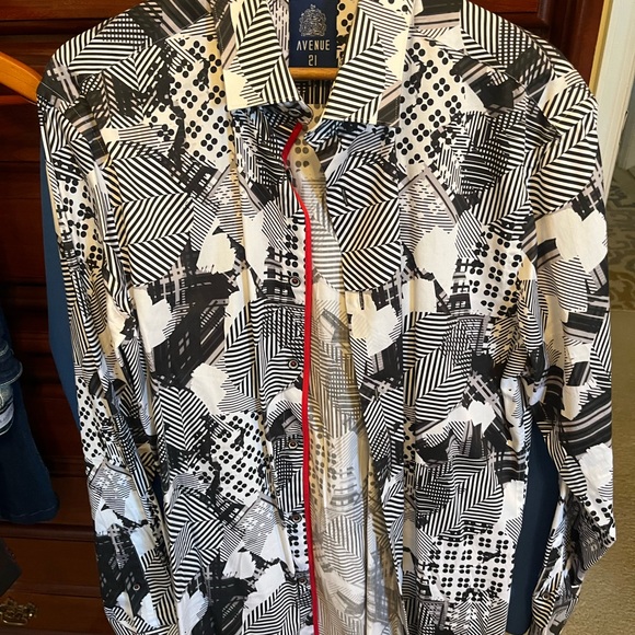 New Avenue 21 Men’s dress shirt size M. Bought in Las Vegas! Great style & Class - Picture 5 of 10